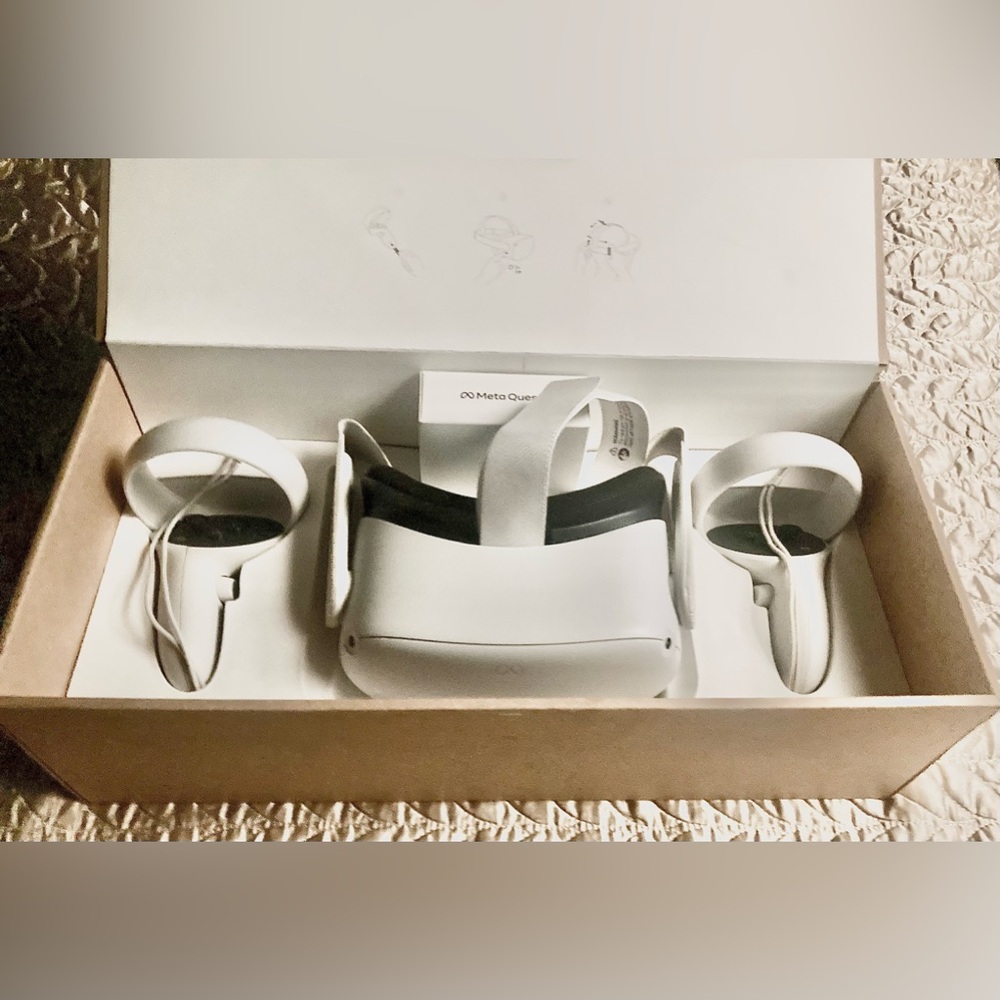 VR headset Virtual Reality gaming system - hardly used